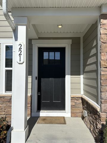 221 Pryor Dr, Gallatin, TN 37066