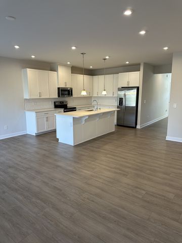 221 Pryor Dr, Gallatin, TN 37066