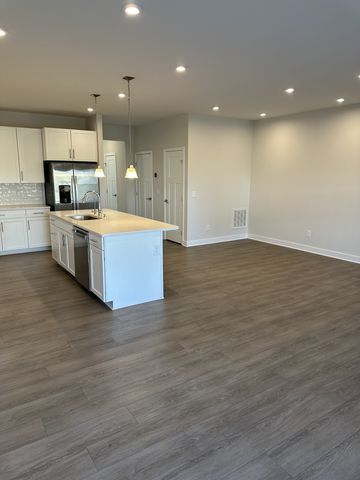 221 Pryor Dr, Gallatin, TN 37066