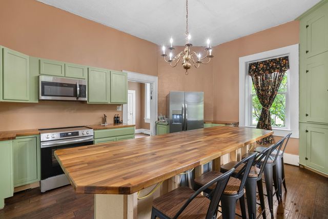 402 2nd Avenue South, Cordova, IL 61242