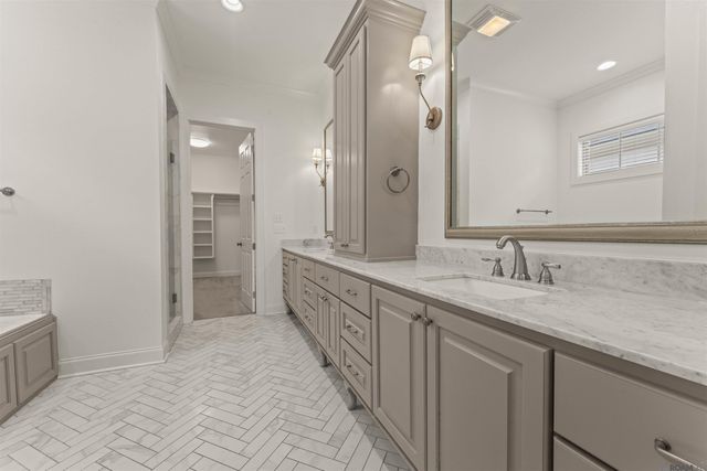 1954 Sugar Cane Ln, Baton Rouge, LA 70810