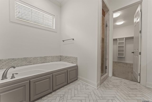 1954 Sugar Cane Ln, Baton Rouge, LA 70810