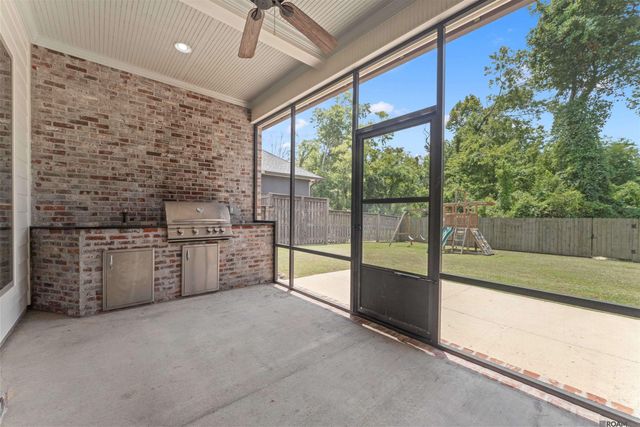 1954 Sugar Cane Ln, Baton Rouge, LA 70810