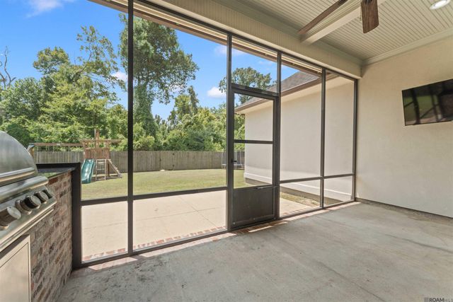 1954 Sugar Cane Ln, Baton Rouge, LA 70810
