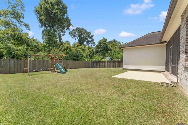 1954 Sugar Cane Ln, Baton Rouge, LA 70810