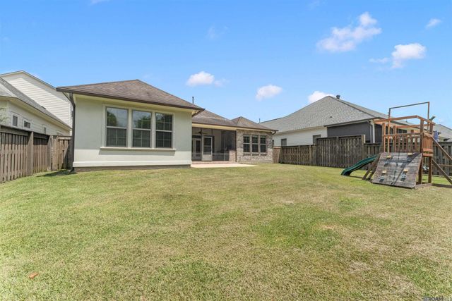 1954 Sugar Cane Ln, Baton Rouge, LA 70810