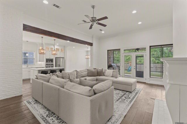 1954 Sugar Cane Ln, Baton Rouge, LA 70810