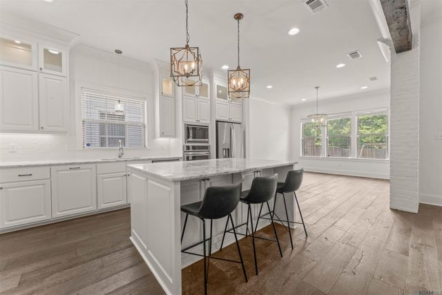 1954 Sugar Cane Ln, Baton Rouge, LA 70810