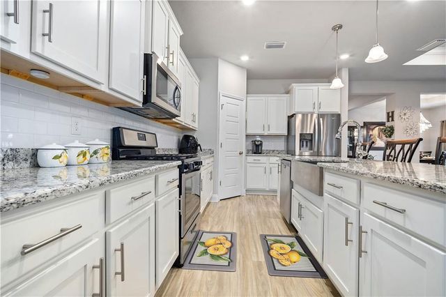 8186 Marigold N Loop, Semmes, AL 36575