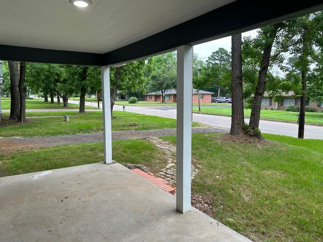907 Davis Street S, Sulphur Springs, TX 75482