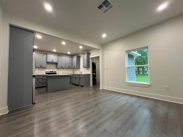 907 Davis Street S, Sulphur Springs, TX 75482