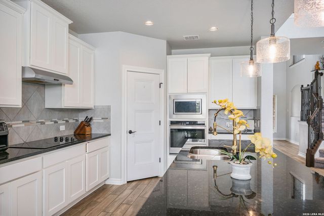 15214 Comanche Wolf, San Antonio, TX 78233