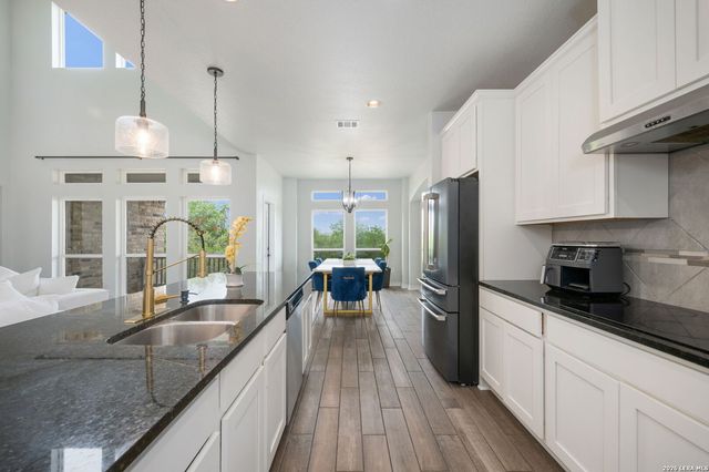 15214 Comanche Wolf, San Antonio, TX 78233