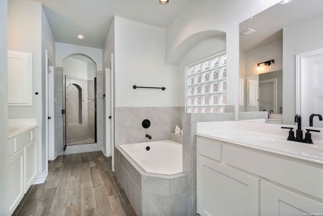 15214 Comanche Wolf, San Antonio, TX 78233