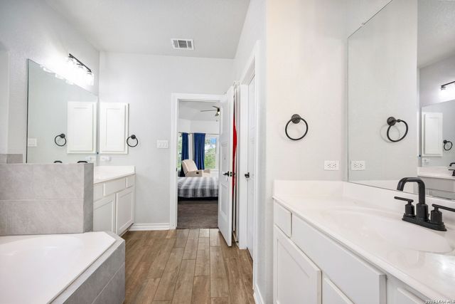 15214 Comanche Wolf, San Antonio, TX 78233