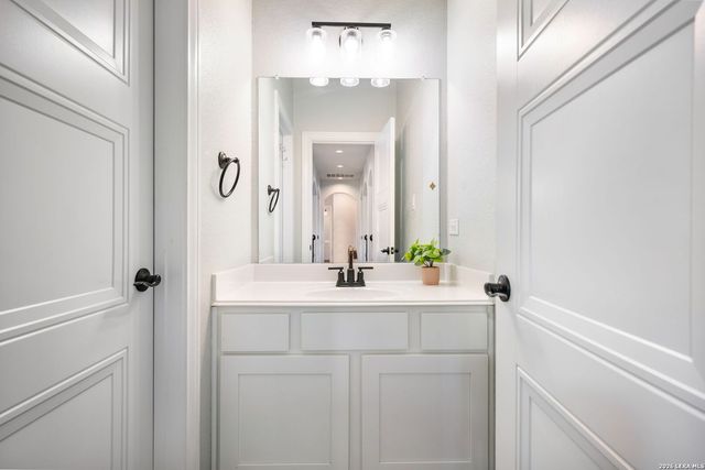 15214 Comanche Wolf, San Antonio, TX 78233