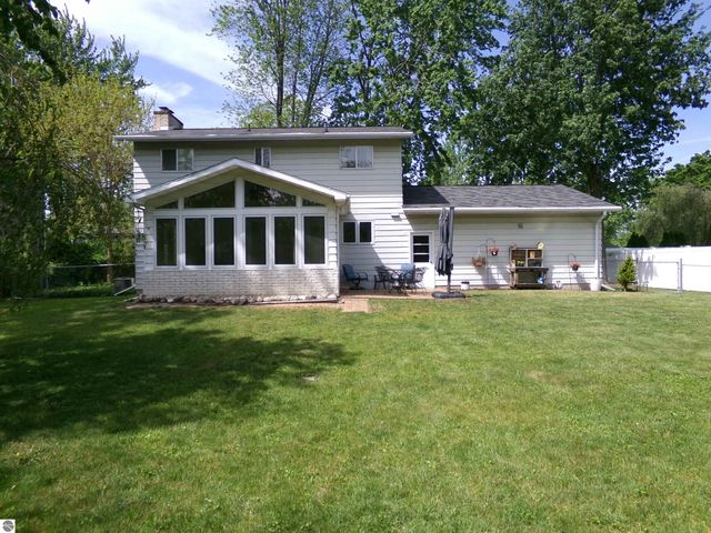 1324 E Bennett Street, Mt Pleasant, MI 48858