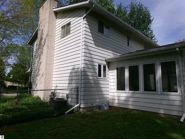1324 E Bennett Street, Mt Pleasant, MI 48858