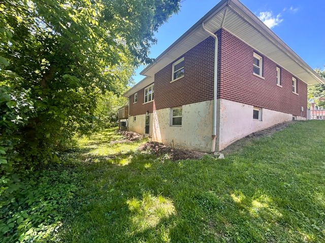 1005 Rose Circle, Park Hills, KY 41011