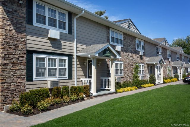 817 Long Island Avenue 13B, Deer Park, NY 11729