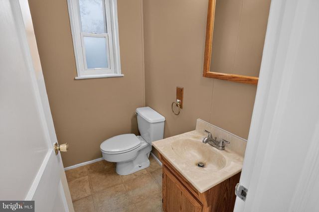 5915 RYLAND DR, Bethesda, MD 20817
