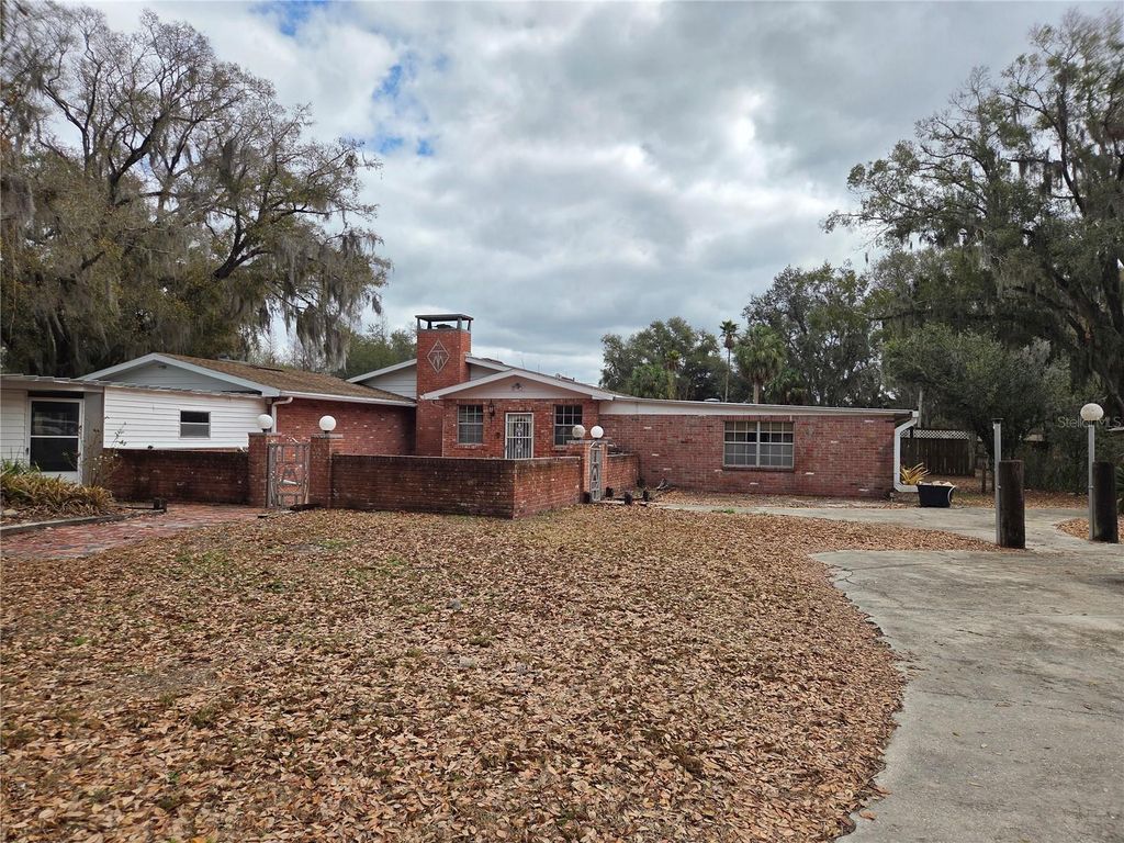 Image 1 of property listing at 4911 W SAM ALLEN ROAD, Plant City, FL 33565