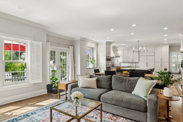730 Highland Avenue, Barrington, IL 60010