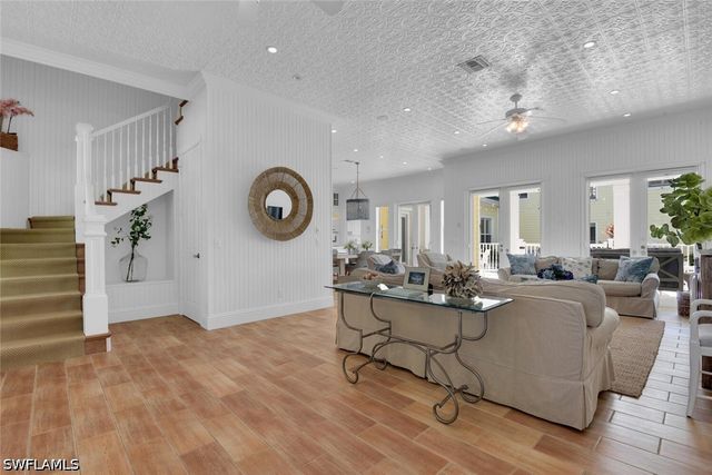 362 2nd AVE N, Naples, FL 34102