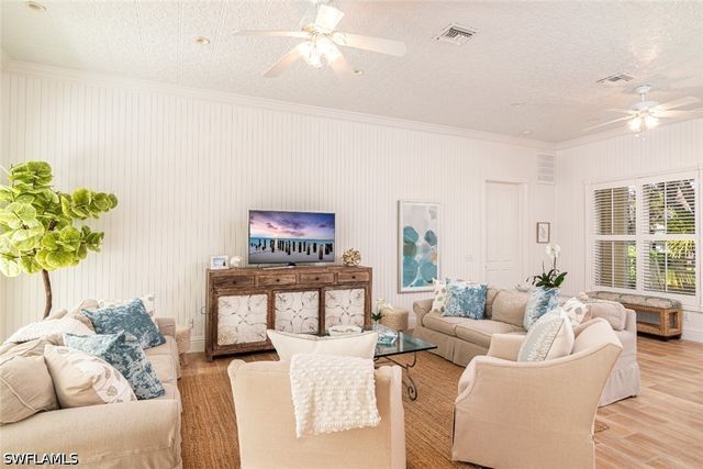 362 2nd AVE N, Naples, FL 34102