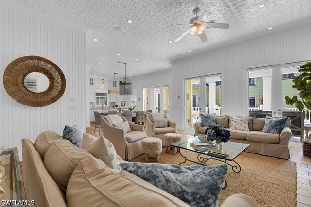 362 2nd AVE N, Naples, FL 34102
