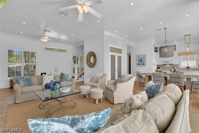 362 2nd AVE N, Naples, FL 34102