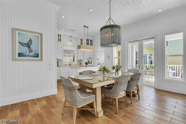 362 2nd AVE N, Naples, FL 34102