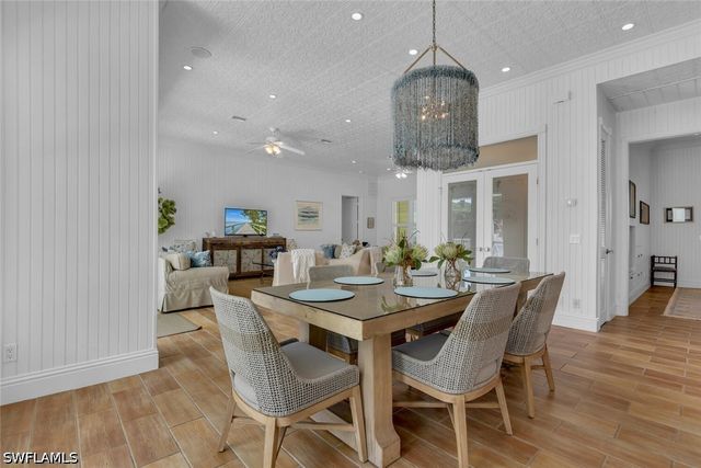 362 2nd AVE N, Naples, FL 34102