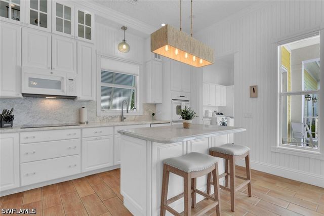 362 2nd AVE N, Naples, FL 34102