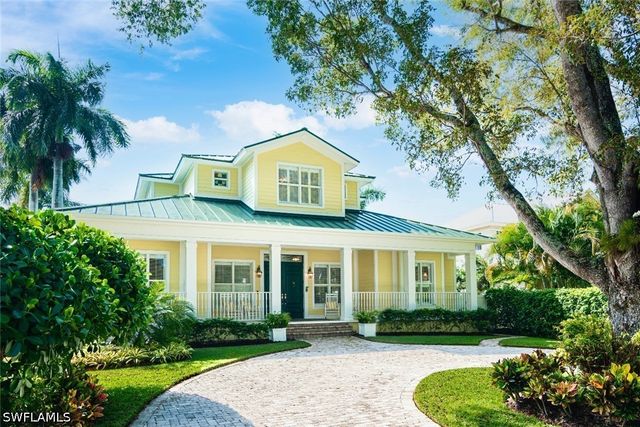 362 2nd AVE N, Naples, FL 34102