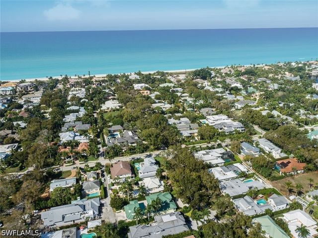 362 2nd AVE N, Naples, FL 34102