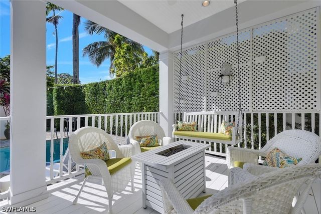 362 2nd AVE N, Naples, FL 34102