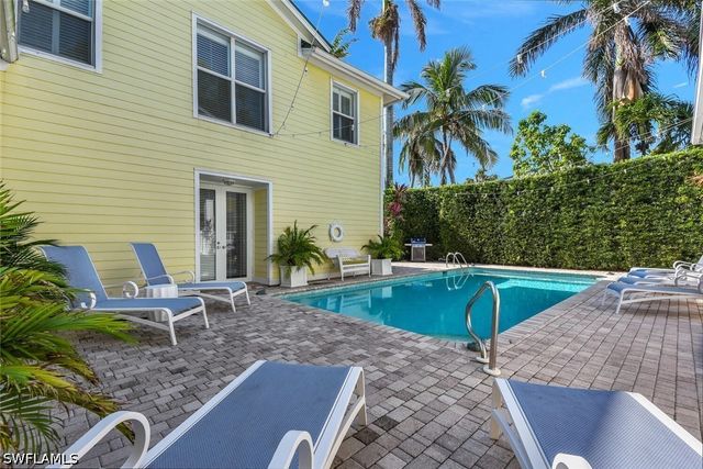 362 2nd AVE N, Naples, FL 34102