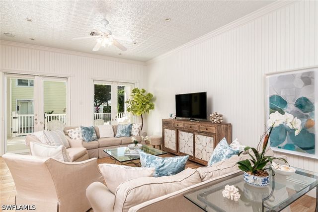 362 2nd AVE N, Naples, FL 34102