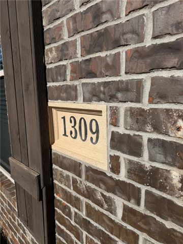 1309 W Gum Street, Rogers, AR 72758