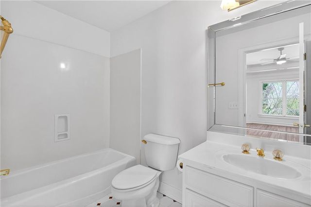 1090 Abingdon Lane, Alpharetta, GA 30022