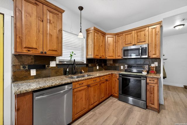 160 County Road 6874, Natalia, TX 78059