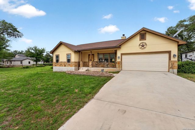 160 County Road 6874, Natalia, TX 78059