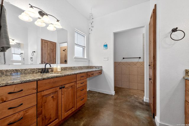 160 County Road 6874, Natalia, TX 78059