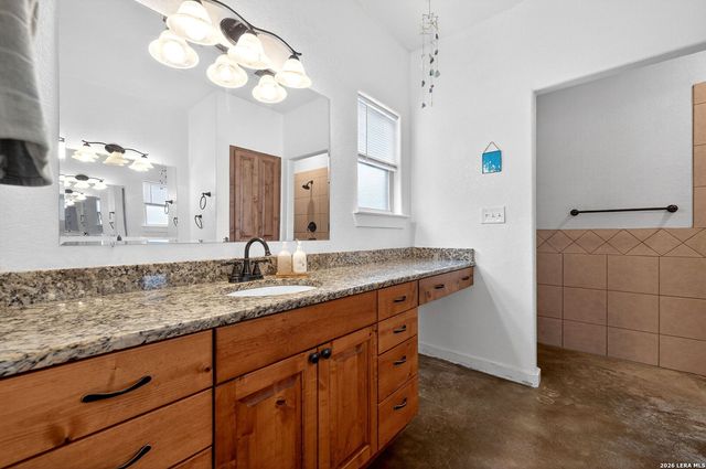 160 County Road 6874, Natalia, TX 78059