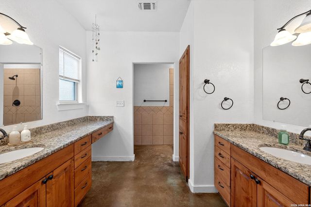 160 County Road 6874, Natalia, TX 78059