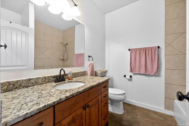 160 County Road 6874, Natalia, TX 78059