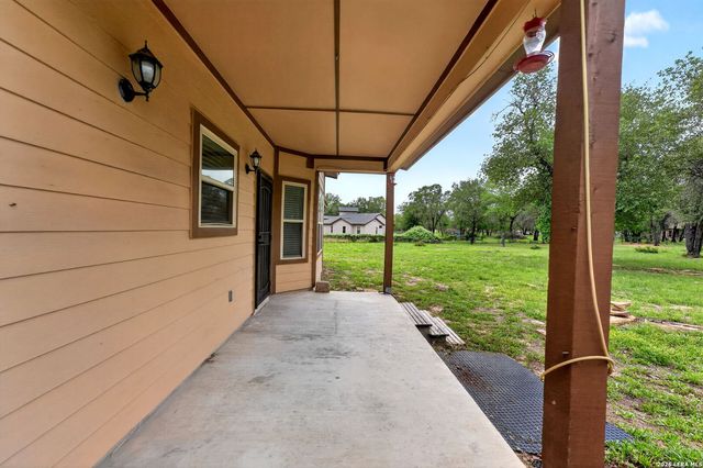 160 County Road 6874, Natalia, TX 78059