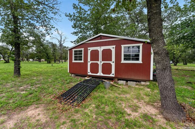 160 County Road 6874, Natalia, TX 78059