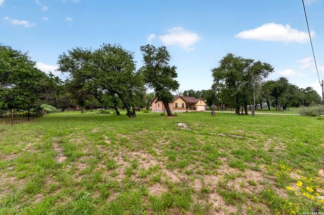 160 County Road 6874, Natalia, TX 78059